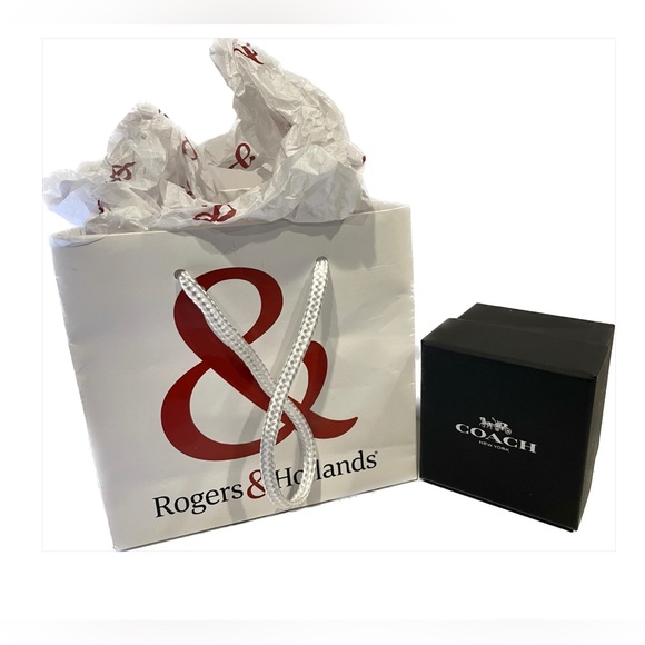 COACH PARK WOMAN WATCH 34MM
PALEROSE GOLD IONIC PLATED
STAINLESS STEEL W CRYSTAL - Picture 14 of 16